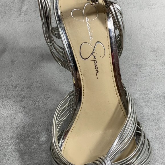 Jessica Simpson Silver Strappy Knotted Vamp Detail - Picture 7 of 10